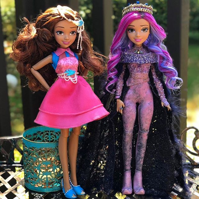 Stunning handmade custom dolls of Disney Descendants 3 characters 