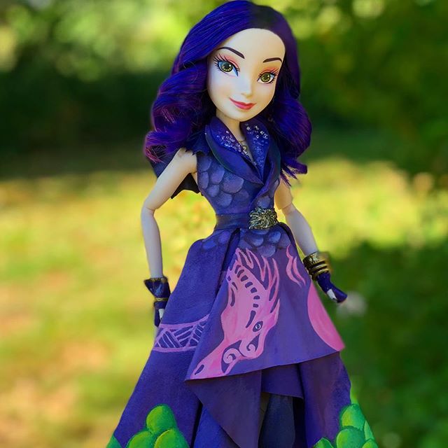 Stunning handmade custom dolls of Disney Descendants 3 characters ...