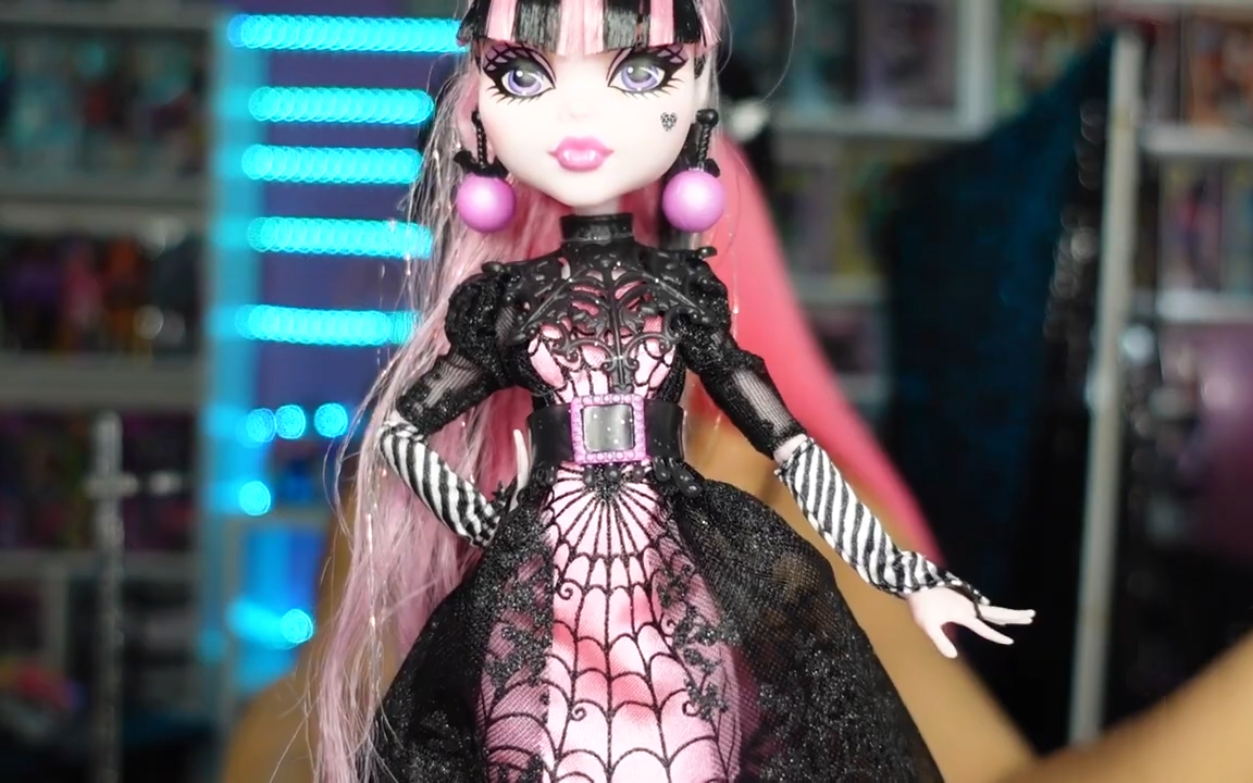 Monster High Howliday Winter Edition Draculaura Doll YouLoveIt Com