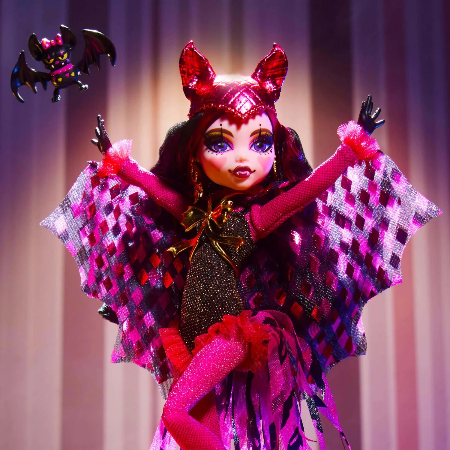 did a sdcc draculaura redesign💕 : r/MonsterHigh