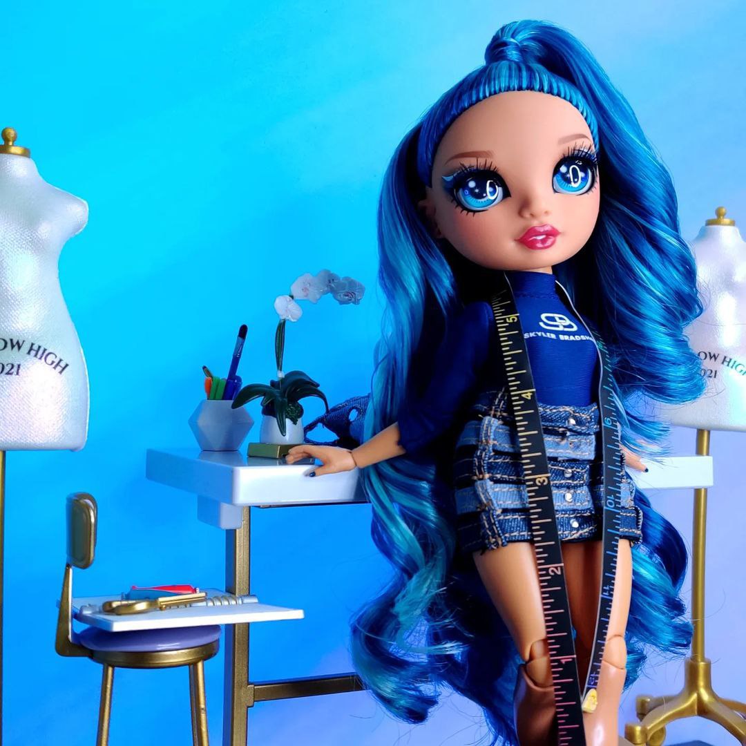 Rainbow High Dream & Design Fashion Studio Playset, Fashion Designer  Playset with Exclusive Blue Skyler Doll Plus Easy No Sew Fashion Kit Kids  Gift 4-12 & Collectors 