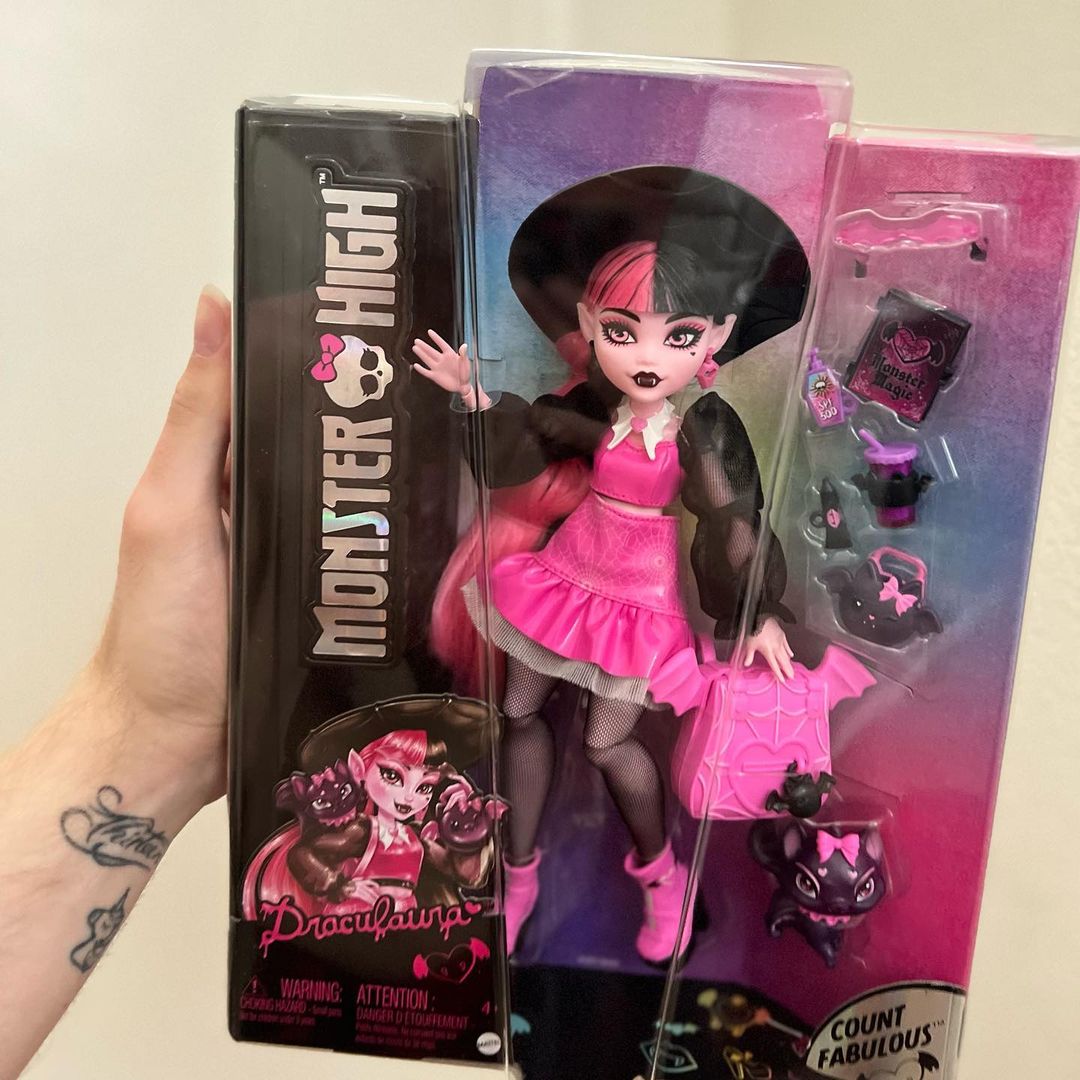 Monster High Clawdeen Wolf Doll with Pet Dog Crescent and Accessories like  Backpack, Planner, Snacks and More
