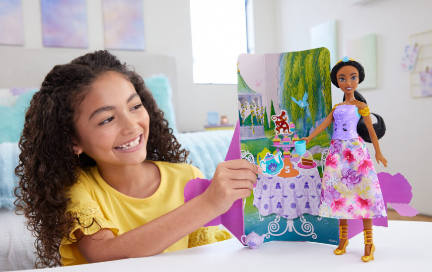 Disney Princess Spin and Reveal  Jasmine doll