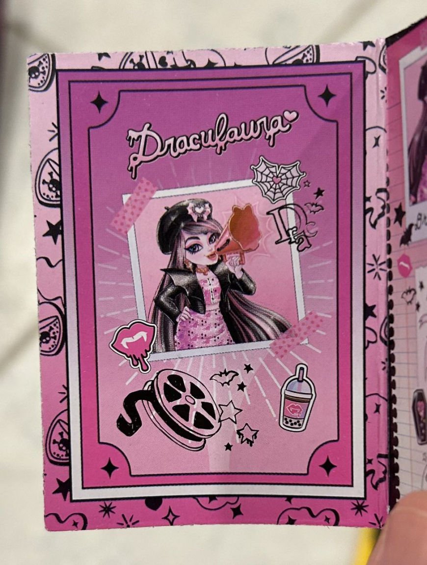 Monster High Fearbook out of the box photos