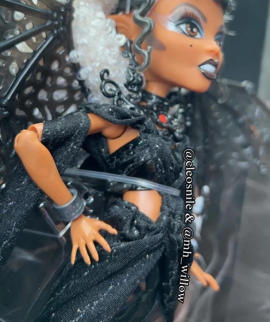 Monster High RuPaul Dragon Queen doll in real life photos