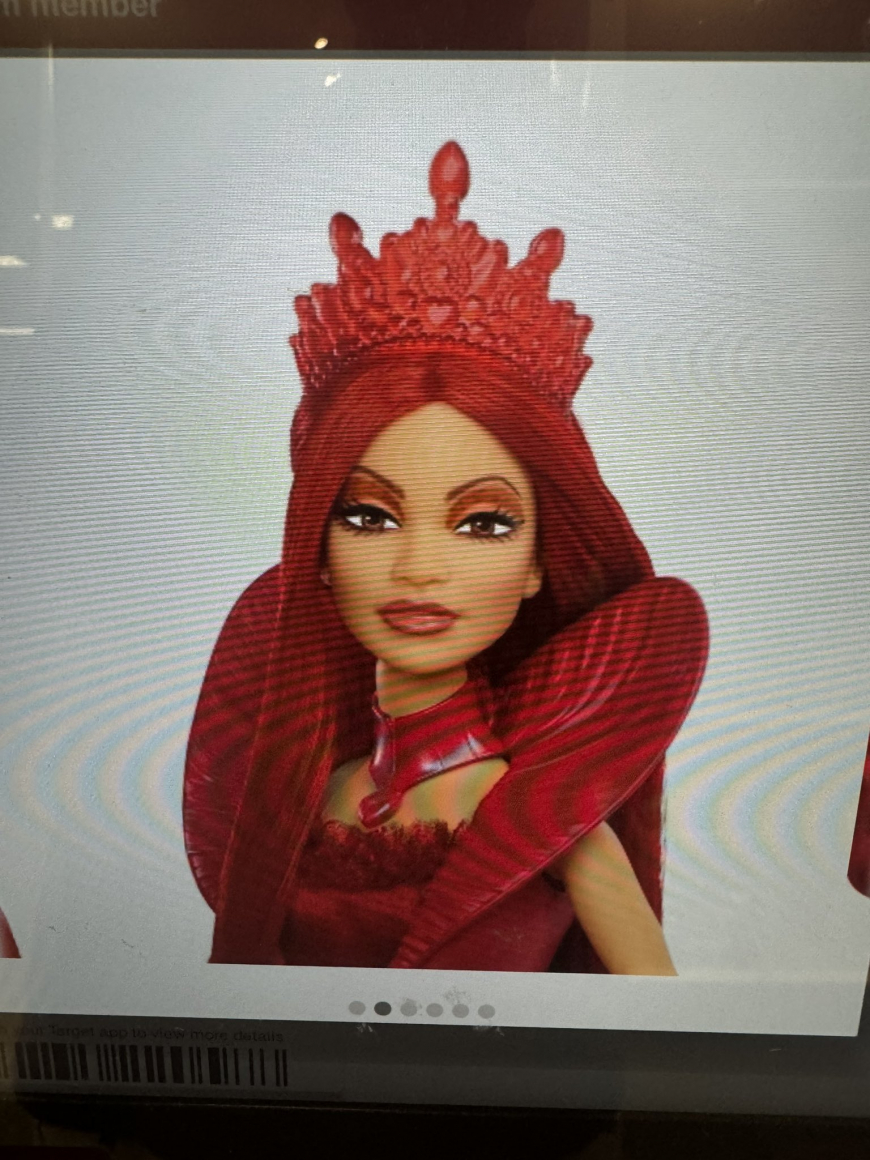 Rise of Red deluxe Queen of Hearts doll