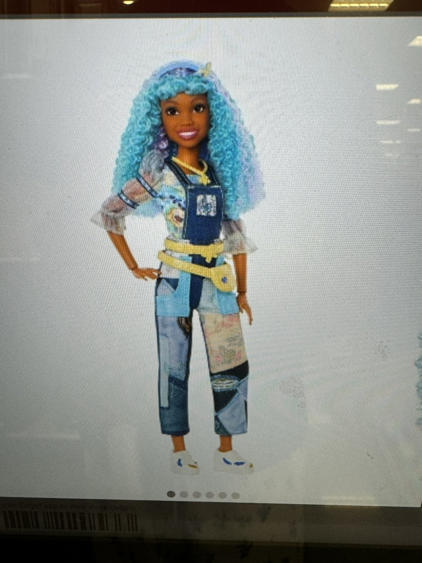 Descendants rise of red First look at Ella, young Cinderella doll