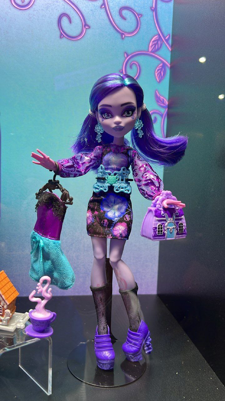 Monster High Skulltimate Secrets 5 Garden Mysteries dolls in real life photos