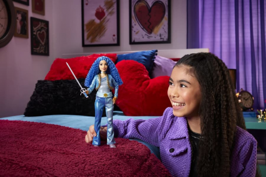 Disney Descendants 4 The Rise of Red Princess Chloe Charming doll