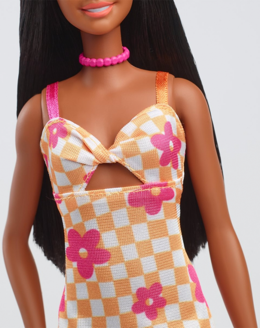 Barbie Fashionistas HYT91 doll