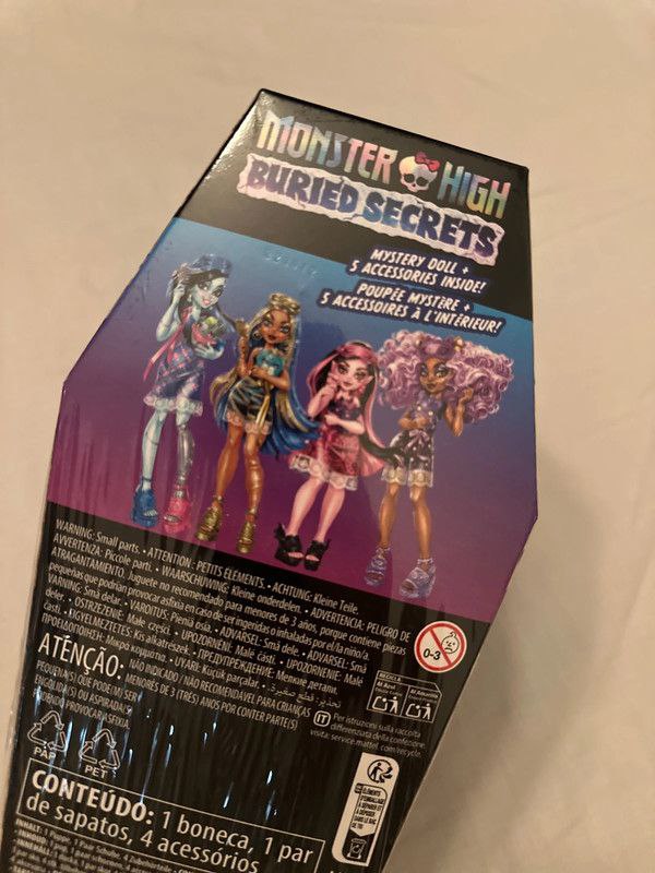 Monster High High Burried Secrets dolls box