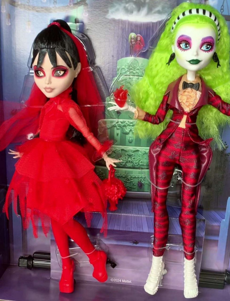 Monster High Skullector Beetlejuice 2-pack dolls in weeding outfits
