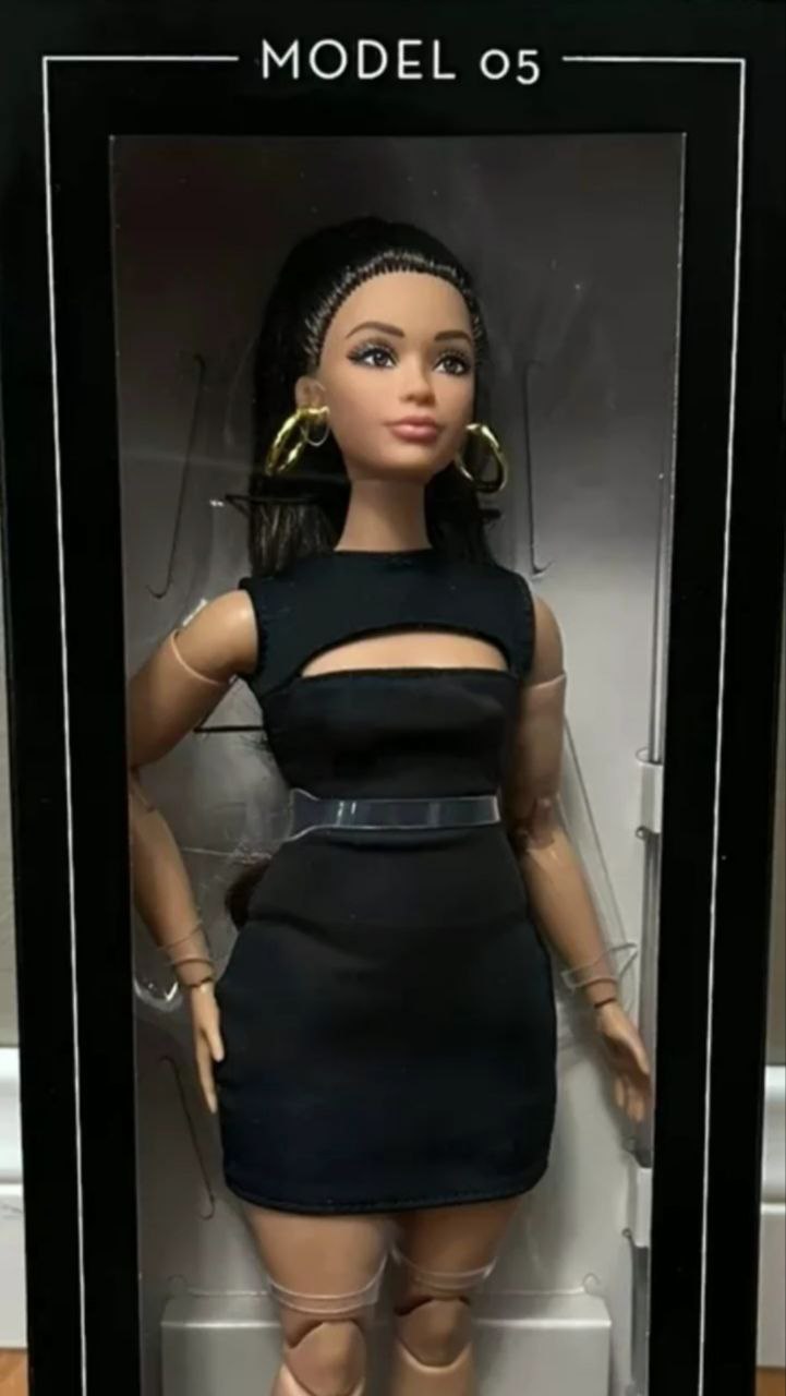 Barbie Signature Basics 05 doll irl