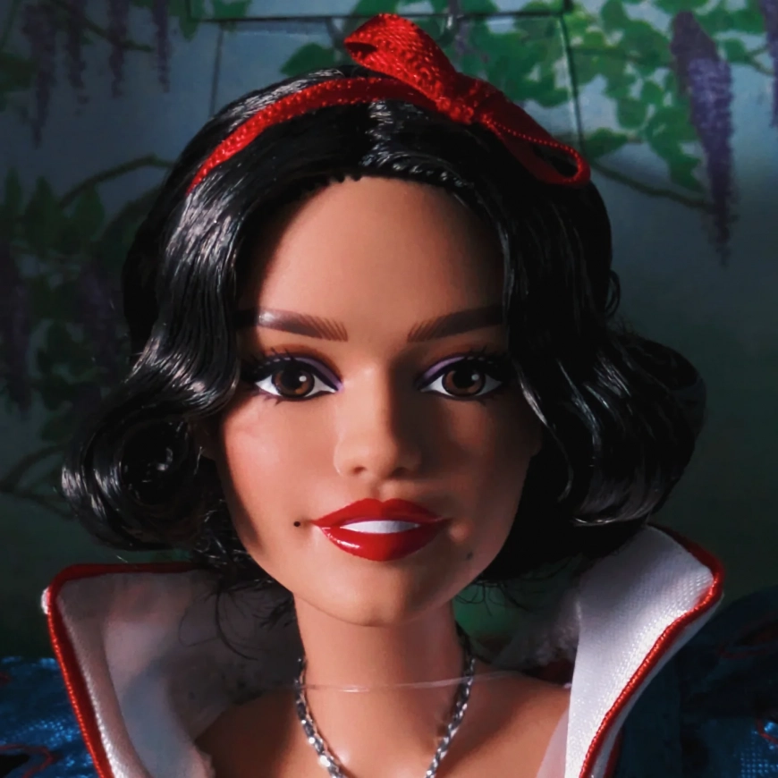 Disney Collector Snow White 2025 live action movie deluxe doll from Mattel details