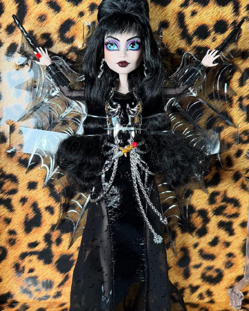 Monster High Skullector Elvira doll 2025